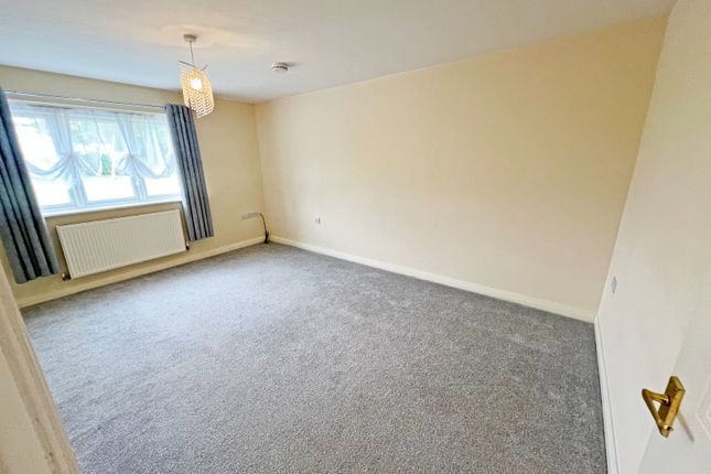 19, Drage Close, Lutterworth photo 3