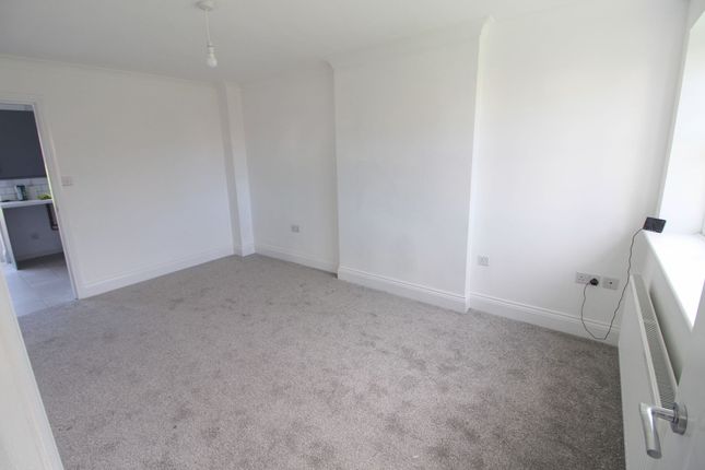 4 Whistlecroft Court, Wigan photo 3