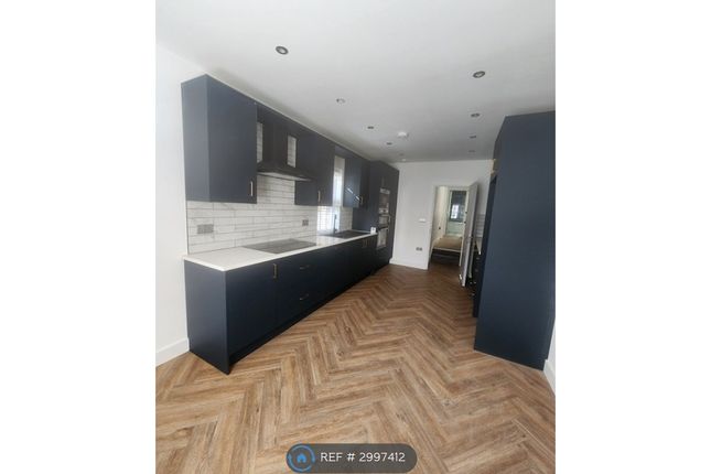 Flat    Conolly Road, Hanwell photo 4