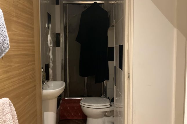 13a Flat 1, St. Johns Square, Wakefield photo 3