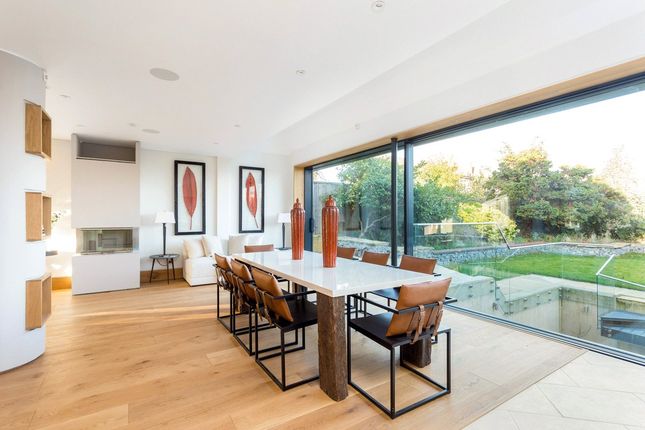 63C, Chartfield Avenue, London photo 2