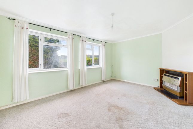 43, Devereaux Crescent, Stroud photo 2