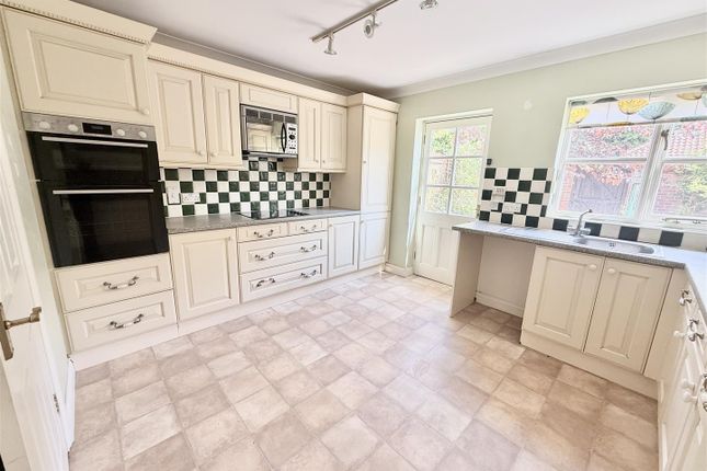 19, Avenue Road, Wymondham photo 2
