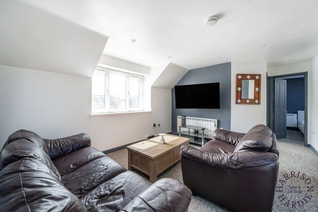 Thumbnail Flat to rent in Woodhouse Close, Cirencester