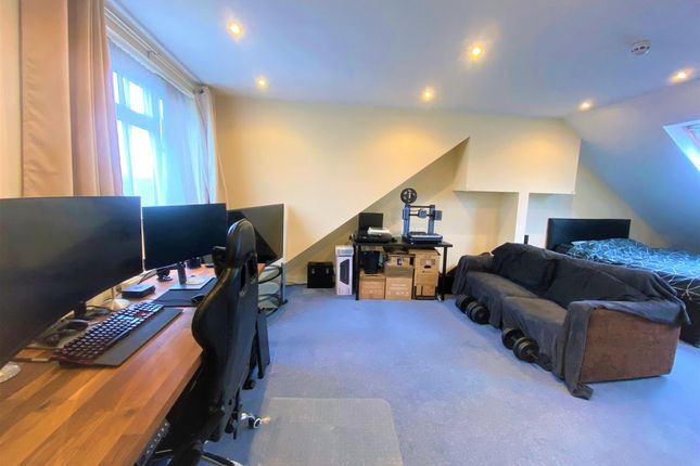 136 Top Floor, Grasmere Avenue, Wembley photo 3