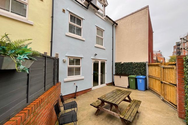8 & 8a St. Martins Place, Scarborough photo 4