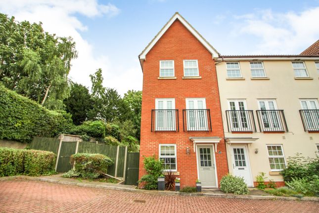 Town house to rent in Orchard Close, Eye