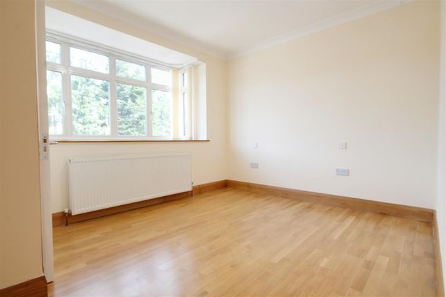 Thumbnail Room to rent in Columbia Avenue, Edgware, Middlesex