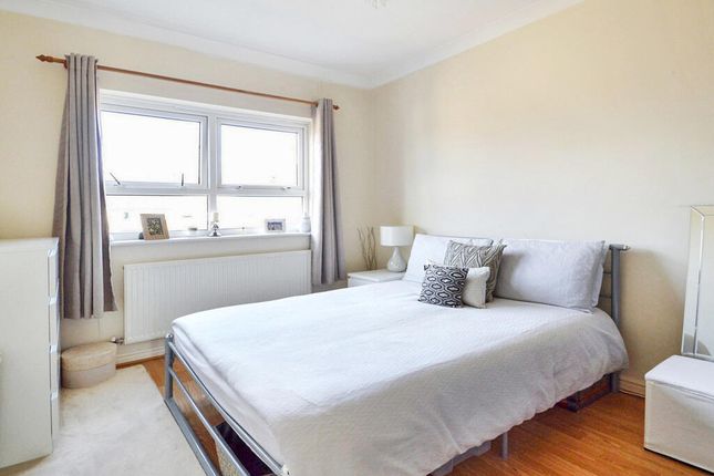 Flat 6, 13 Beaulieu Lodge, London photo 4