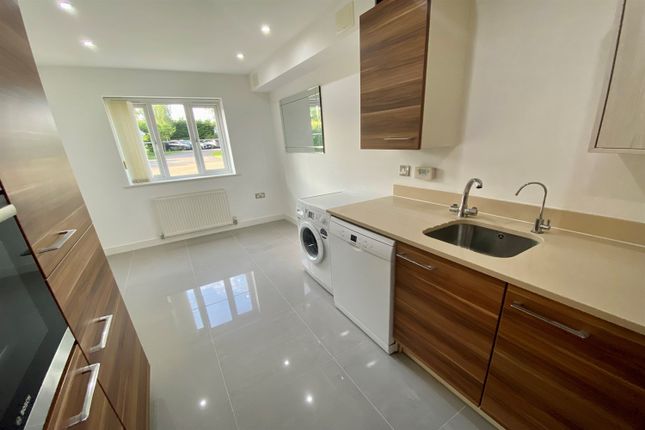 6, The Meadows, Southwater, Horsham photo 4