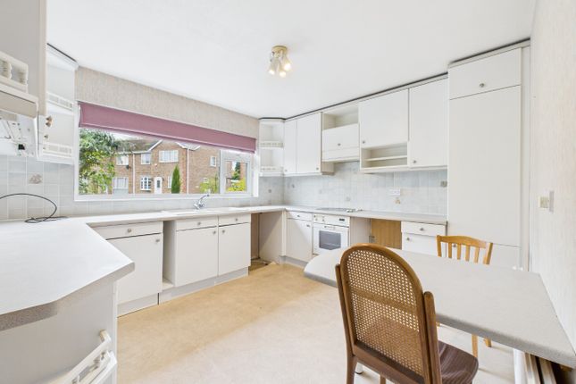24, Allanson Drive, Cottingham photo 2
