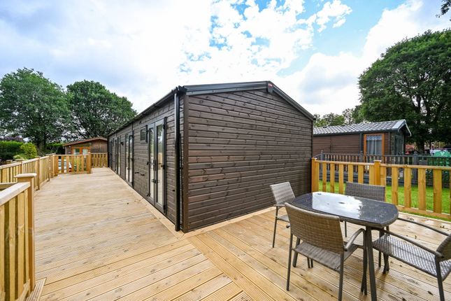 Mobile/park home for sale in Edgeley Park, Farley Green, Guildford