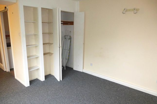 12 Crescent Court, Crescent Road, Reading photo 3