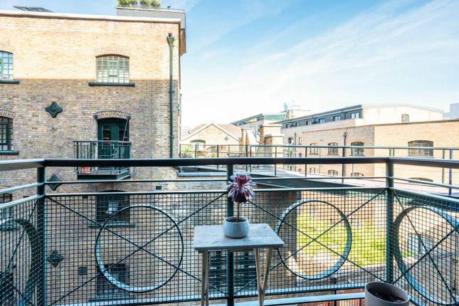 Flat to rent in St Andrews Wharf, Shad Thames, London