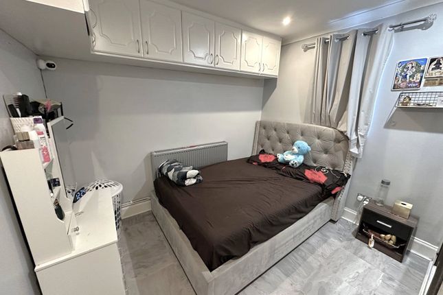 13A, Gledwood Avenue, Greater London photo 4