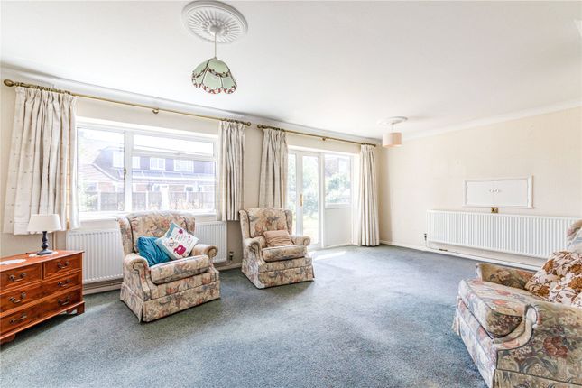 6, Elm Tree Close, West Byfleet photo 4