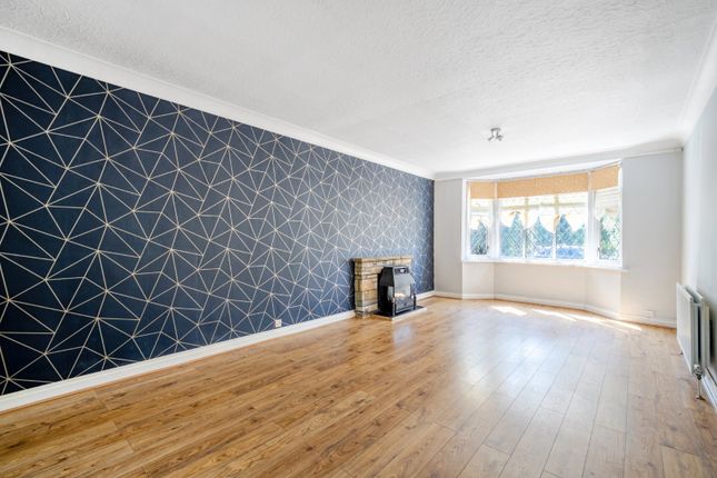 9, Denleigh Gardens, Thames Ditton photo 4
