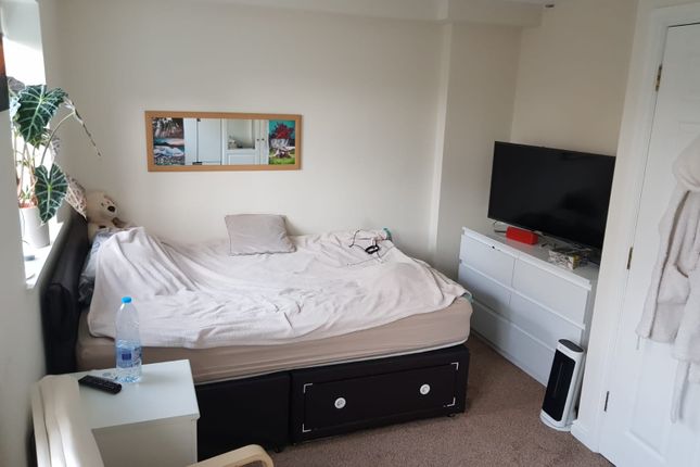 Chamberlayne Avenue, Wembley photo 3