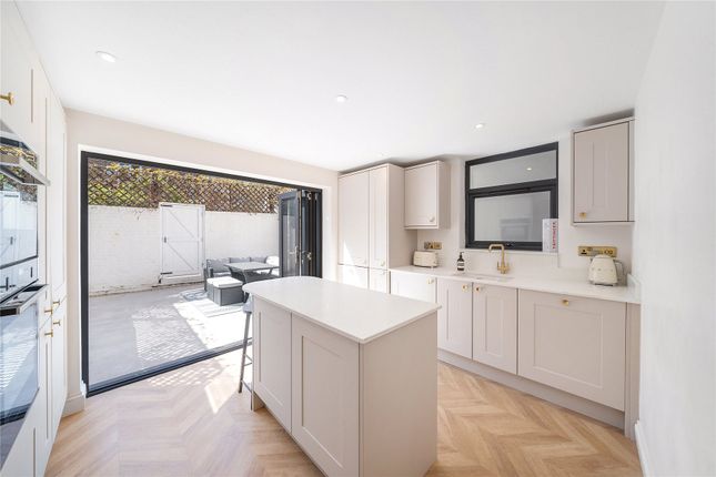 40b, Gironde Road, London photo 3