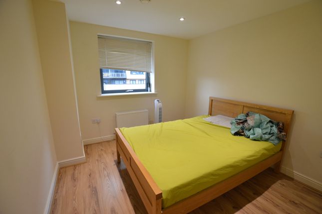 Flat to rent in Eastern Avenue, Ilford