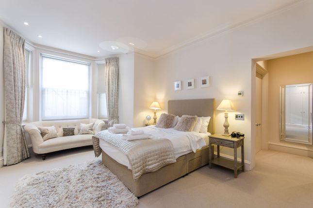 Redcliffe Square, Chelsea photo 2
