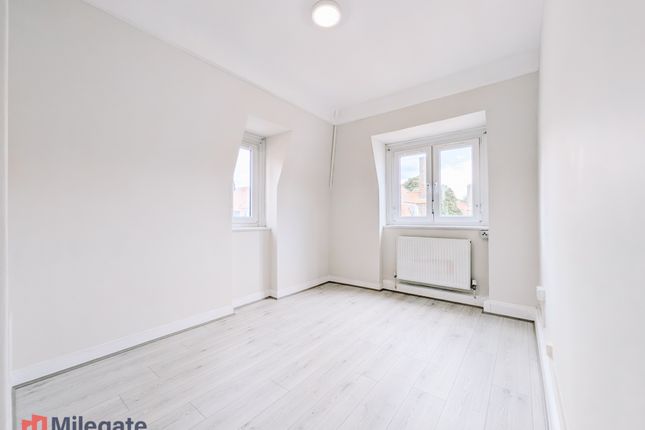 29 Barnfield Gardens, Plumstead Common Road, Greater London photo 4