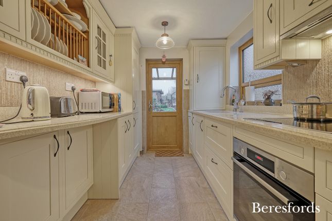 23, Barn Mead, Doddinghurst photo 2