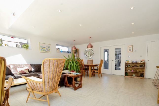 85a, Hartfield Avenue, Elstree photo 4