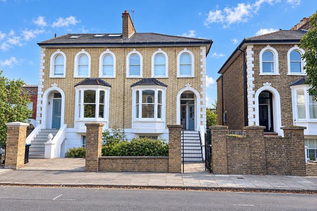1-bed flat on Pelham Road, London, £215,000