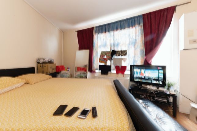 C, 401 Durnsford Road, London photo 3
