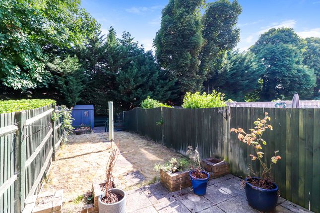 2 Linnet Road, Abbots Langley photo 4