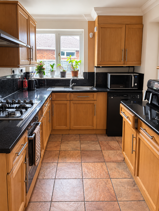 Cuckfield Crescent, Worthing photo 4