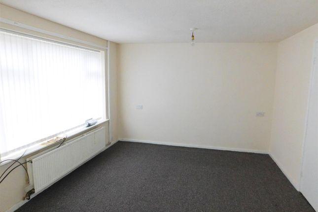 24, Merlin Close, Oldham photo 4
