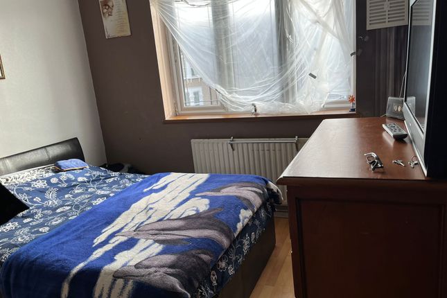 Maisonette to rent in Kinfauns Road, Ilford