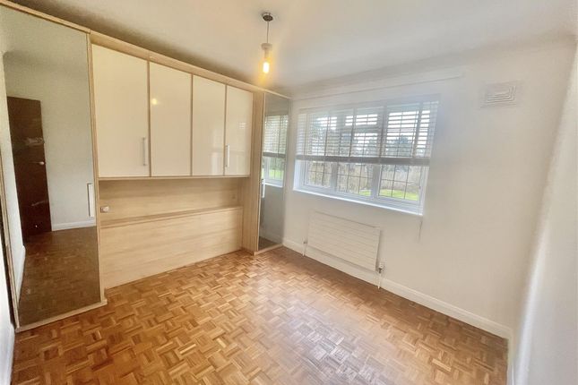 Flat 2,, Mardon, Westfield Park, Pinner photo 5