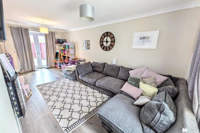 47, Hafod Elfed, Carmarthen photo 3