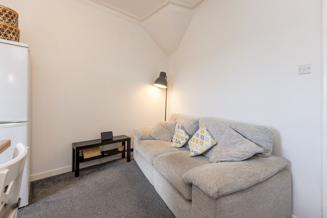 2D, Edgefield Road, Loanhead photo 4