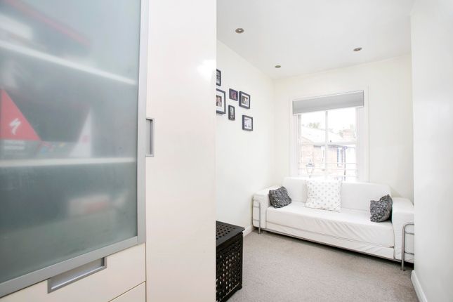 Terraced house to rent in Albert Road, Richmond