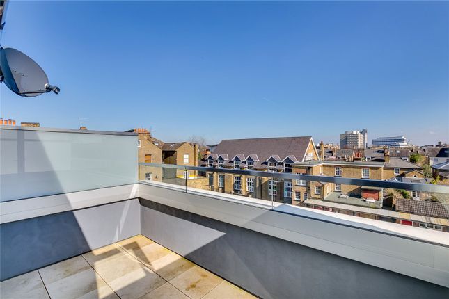 End terrace house for sale in Bangalore Street, West Putney