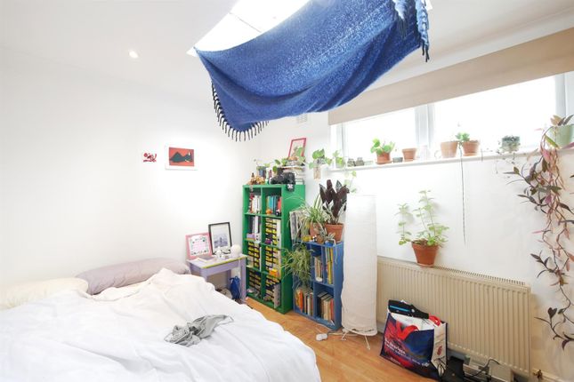 C, 42 Evering Road, London photo 4
