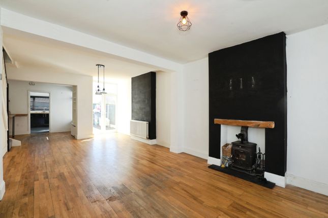 19, Buxton Avenue, Cheshire photo 4
