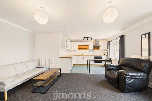 Flat 10, Derutzen Market Street, Narberth photo 3