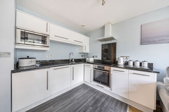 Flat 3, 11, Station Crescent, Blackheath photo 4