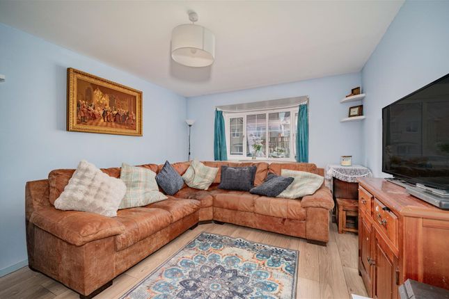 22, Adam Crescent, Dundee photo 2