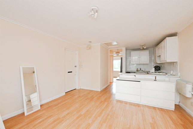 2, Pauls Court, Pauls Lane, Hoddesdon photo 3