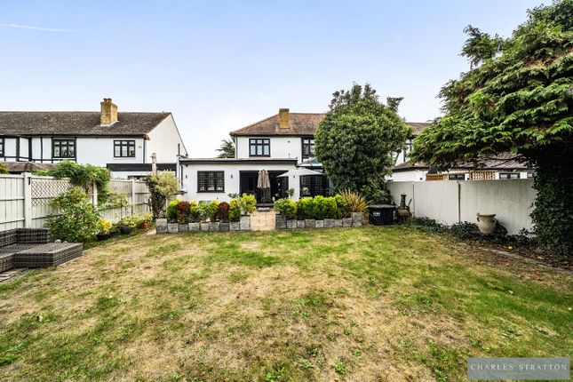 8 Edward Close, Romford photo 4