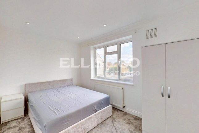 Thorn Close, Northolt photo 3