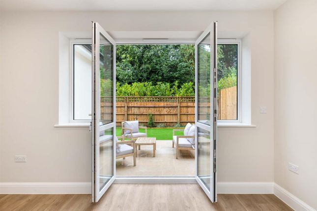 2 Mclaren Court, 1 Cobham Road, Kt22  9Au-24.Jpg