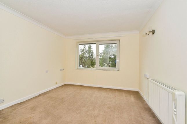 23, Homeberry House, Cirencester photo 4