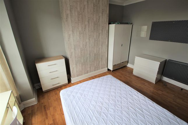 10, Ashville View, Leeds photo 5